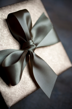 wedding day gift - ideas for choosing & wrapping